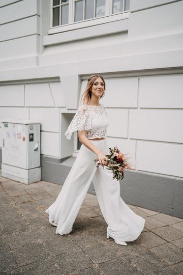 Long fit bridal trousers with flared cut | INVITADISIMA