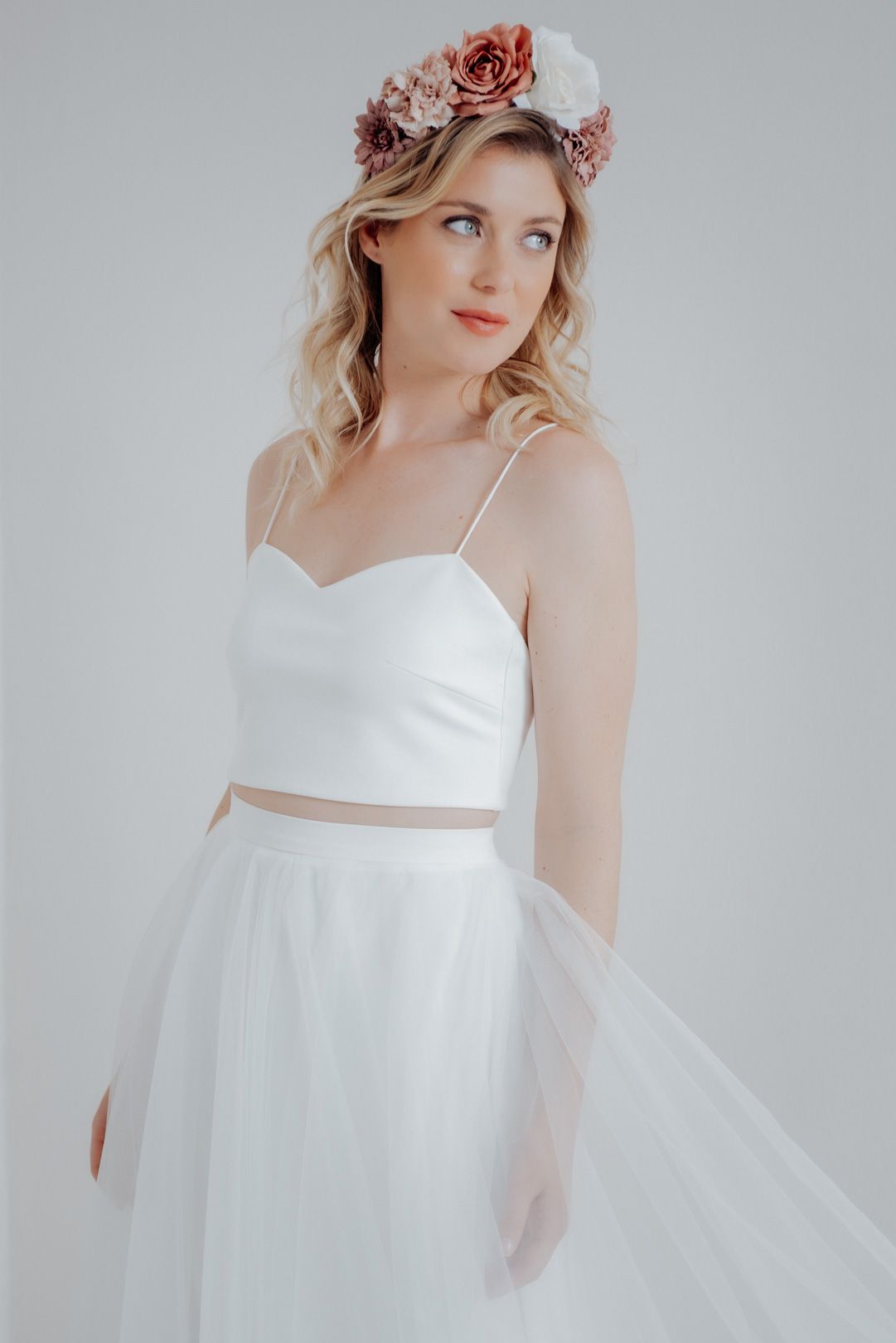 noni Brautmoden Kollektion 2024, Soma-Neckholdertop mit Yani-Tüllrock in Ivory