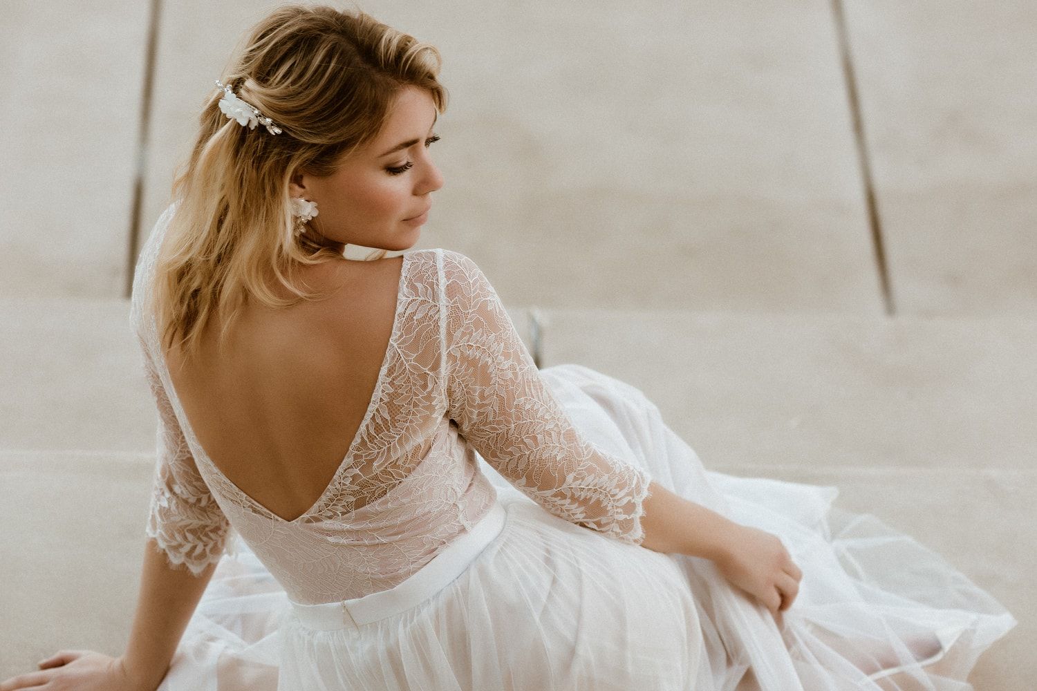 Langer Rock in Ivory mit Seitenschlitz und Futter in Blush, Willow noni mit Spitzenbody