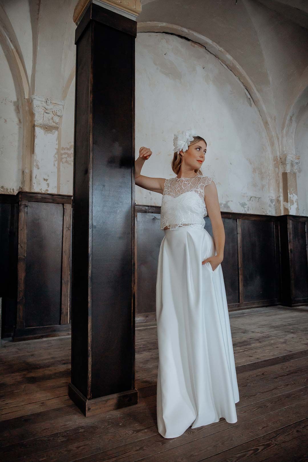 noni Brautmoden Kollektion 2024, Blüten-Top Amari mit Duchesse-Rock Roja