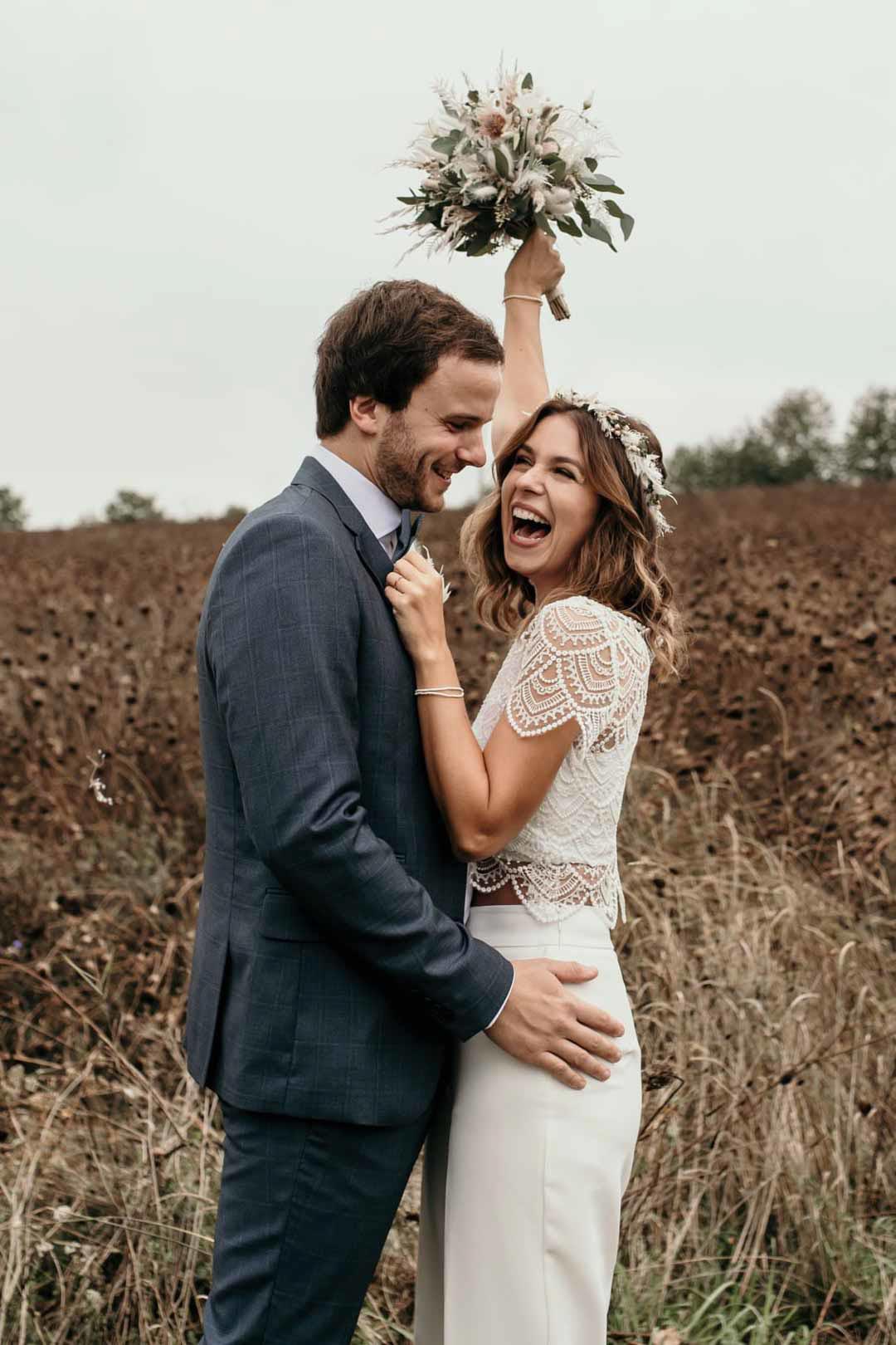 Brautpaar im Feld