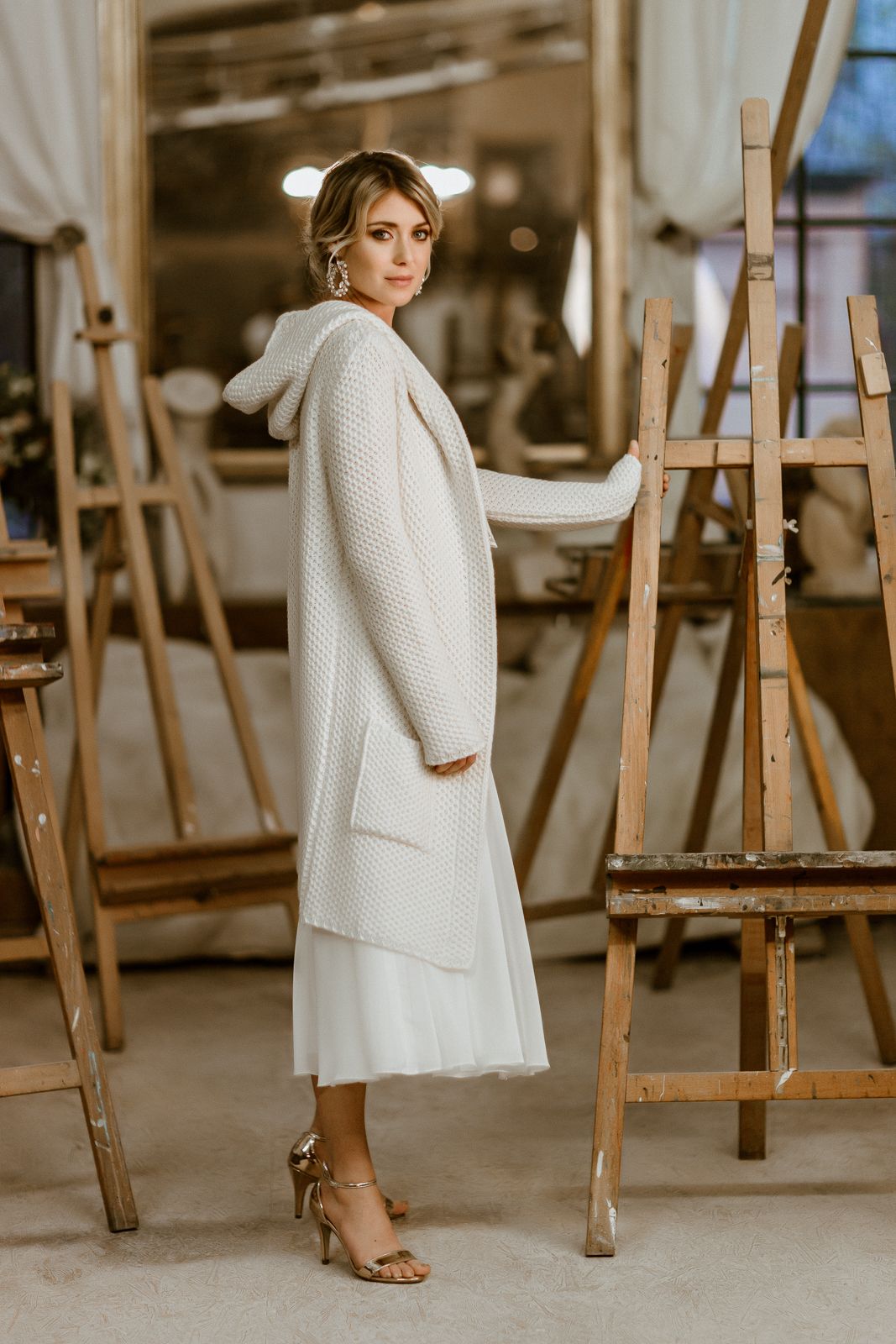 Brautmantel aus Strick mit Kapuze in Ivory, Insa noni