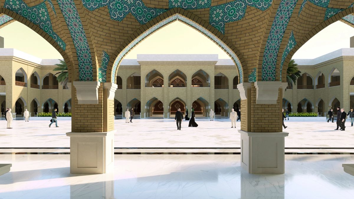 الساحة كما تُرى من داخل الرواق