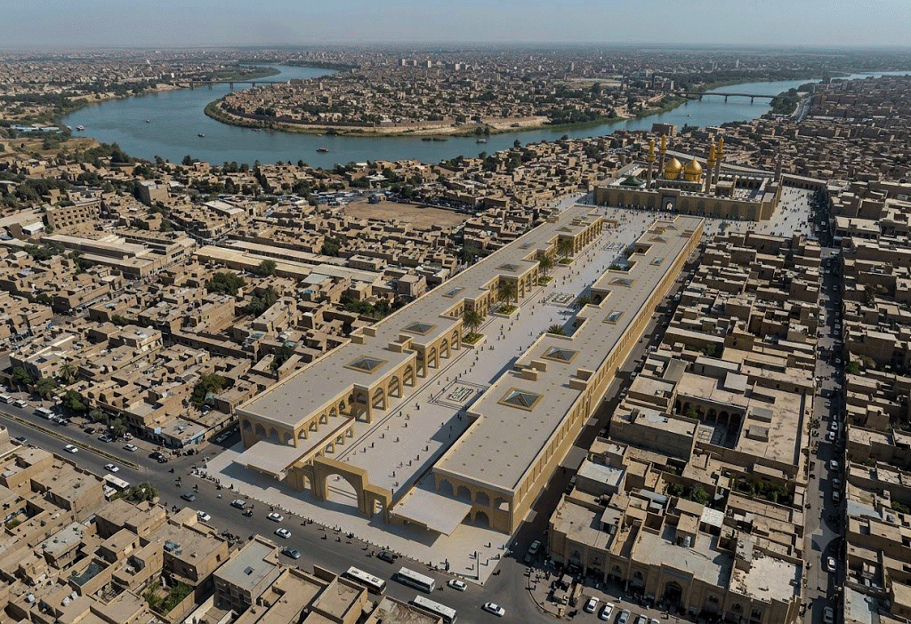 منظر جوّي للساحة والأروقة وسط المدينة، والمرقد والنهر في العمق
