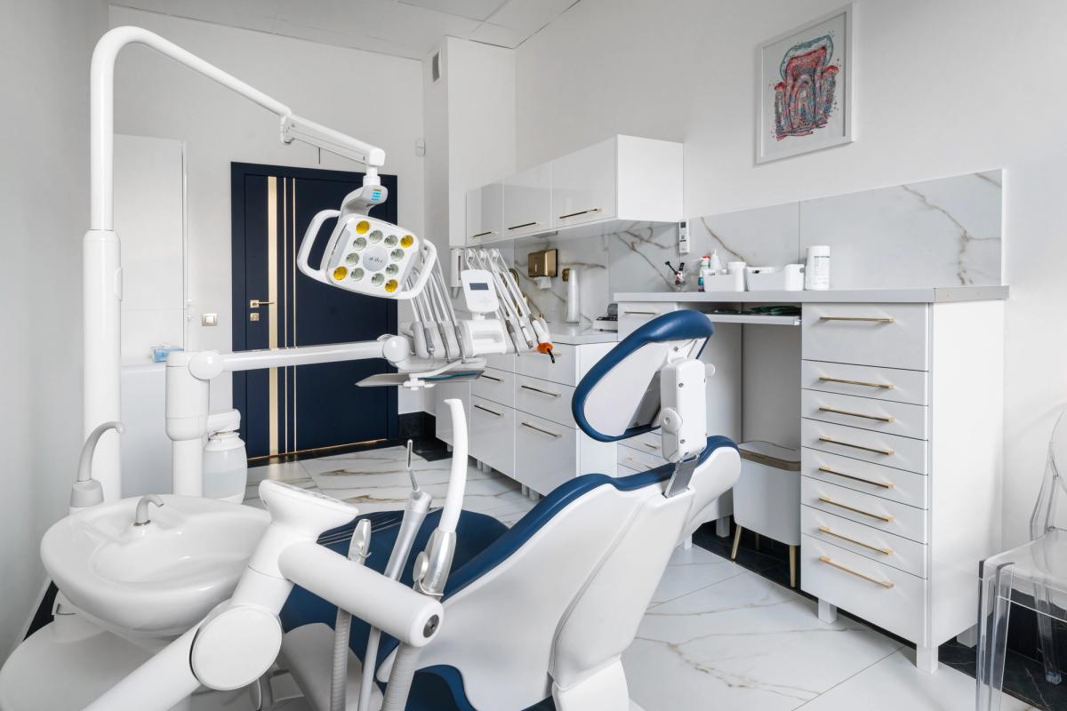 Fotel w gabinecie stomatologicznym PRIMA-MED
