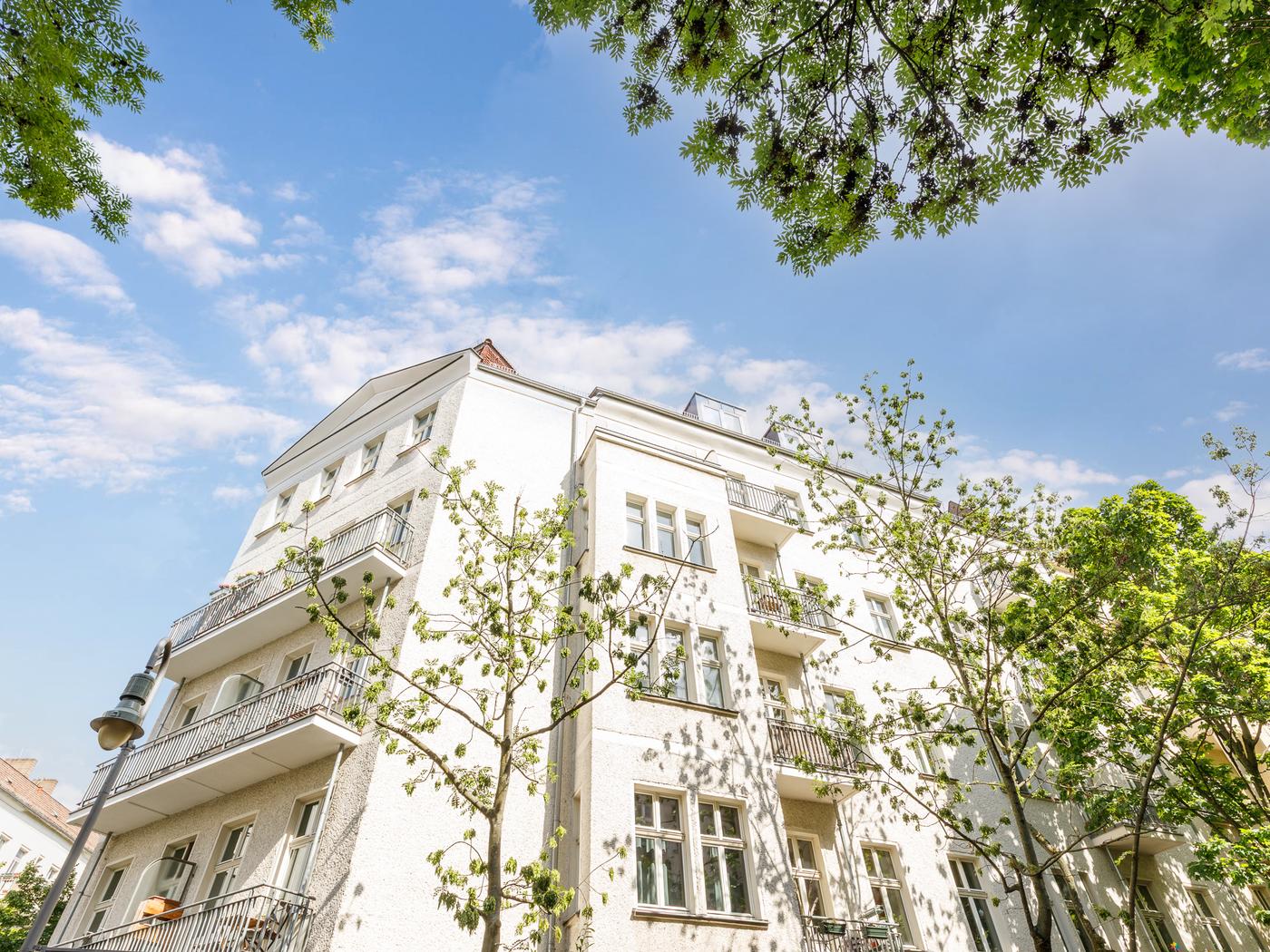 Schöner Jugendstil-Altbau am Helmholtzplatz in Prenzlauer Berg Schöner Jugendstil-Altbau am Helmholtzplatz in Prenzlauer Berg