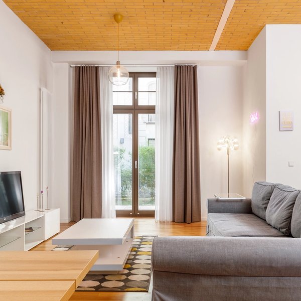 Wohnzimmer Sofa Fernseher Fenster