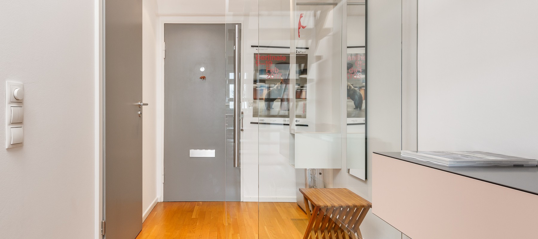 Eingangsbereich mit Sicherheitstür und Videogegensprechanlage Eingangsbereich mit Sicherheitstür und Videogegensprechanlage