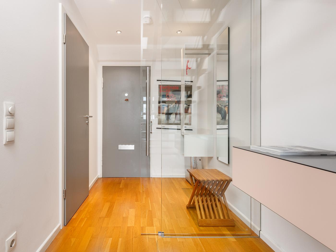 Eingangsbereich mit Sicherheitstür und Videogegensprechanlage Eingangsbereich mit Sicherheitstür und Videogegensprechanlage