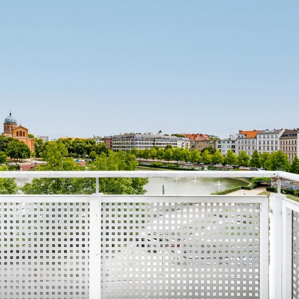 Balkon Weitblick Parkanlage Wasserblick