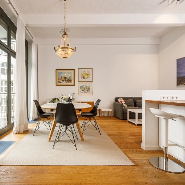 Wohn Essbereich Parkett Balkonzugang Küchenbar