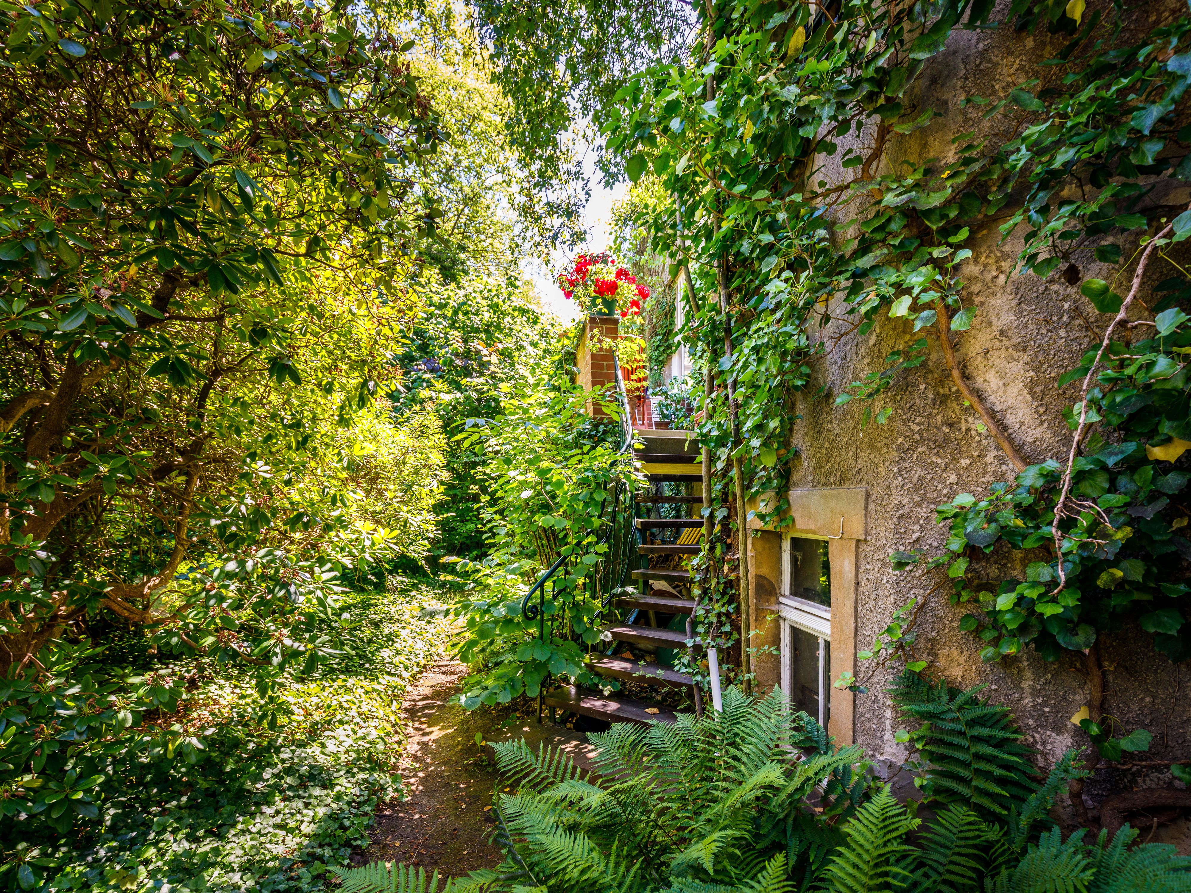 Ruhiger und traumhafter Märchengarten 