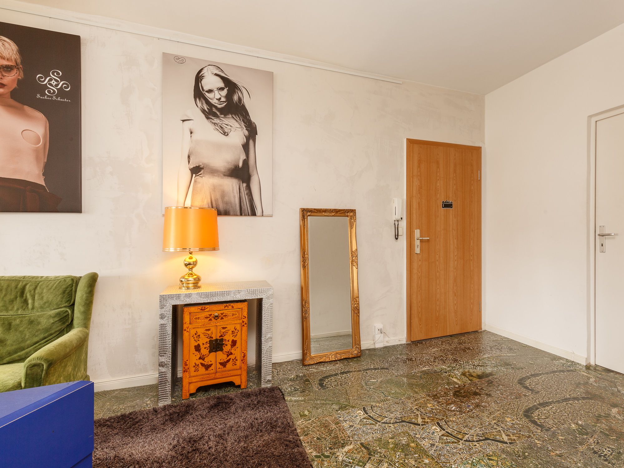 Entrée- und Eingangsbereich zum Wohnzimmer 