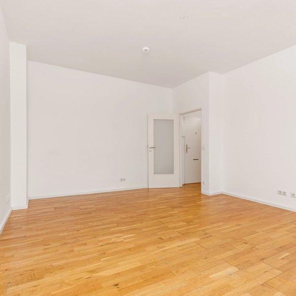 Wohnzimmer Türen Parkett Wände Eingang