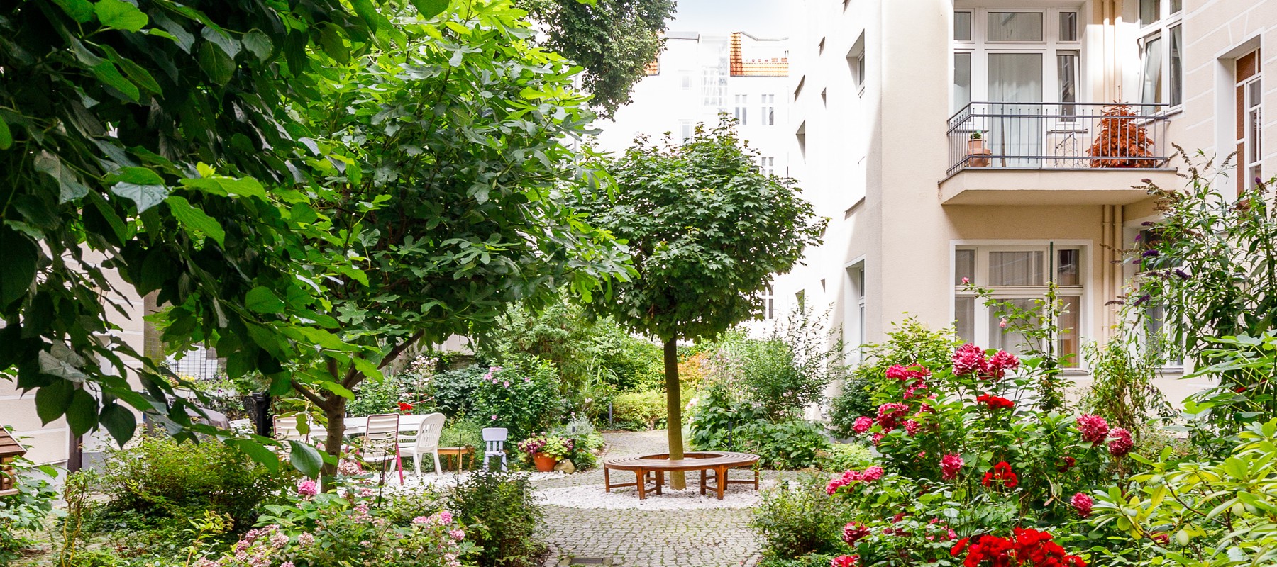 Herrlicher Innenhof mit Privatgarten Herrlicher Innenhof mit Privatgarten