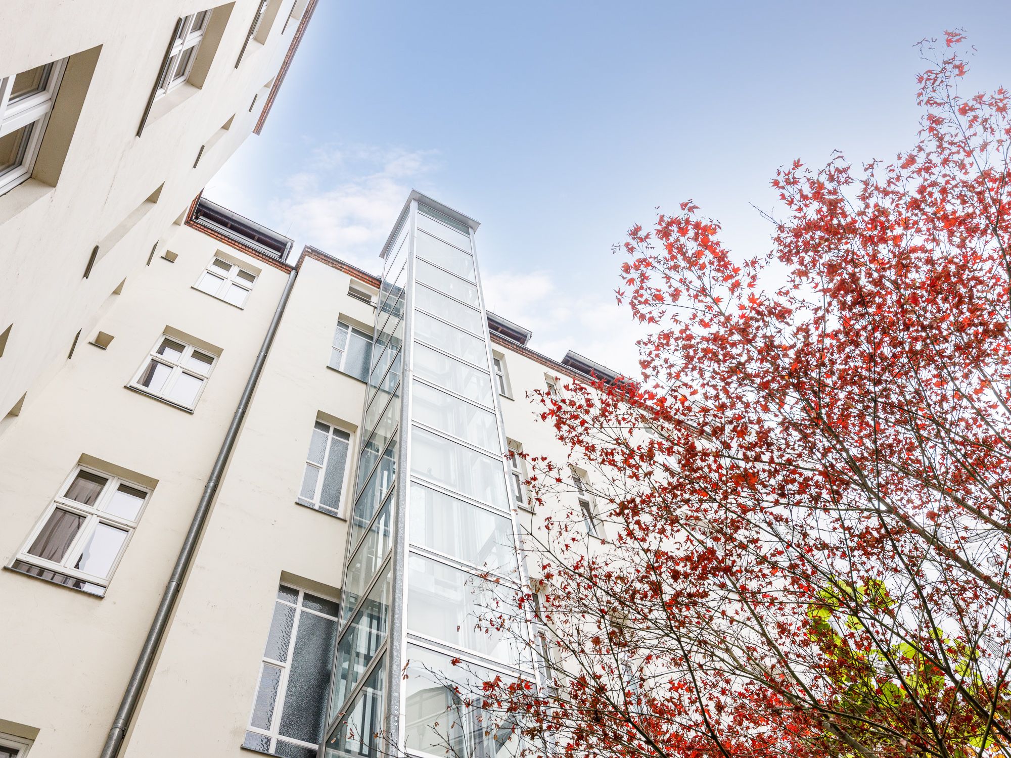 Ansicht des Hinterhauses mit Fahrstuhl 