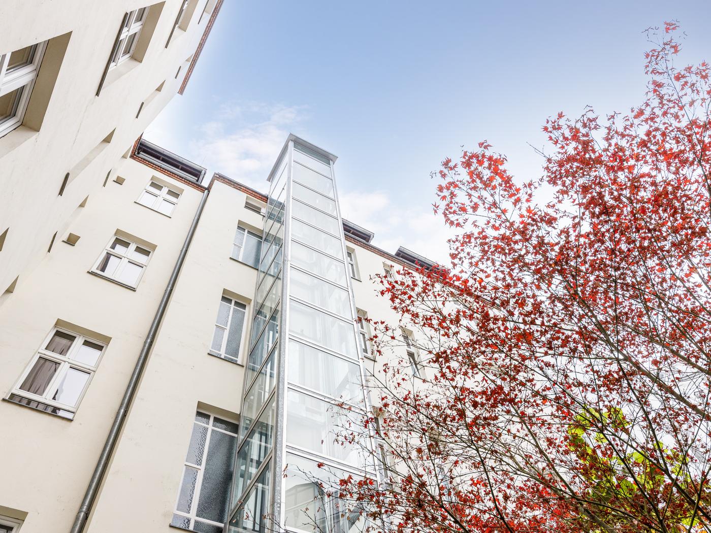 Ansicht des Hinterhauses mit Fahrstuhl Ansicht des Hinterhauses mit Fahrstuhl