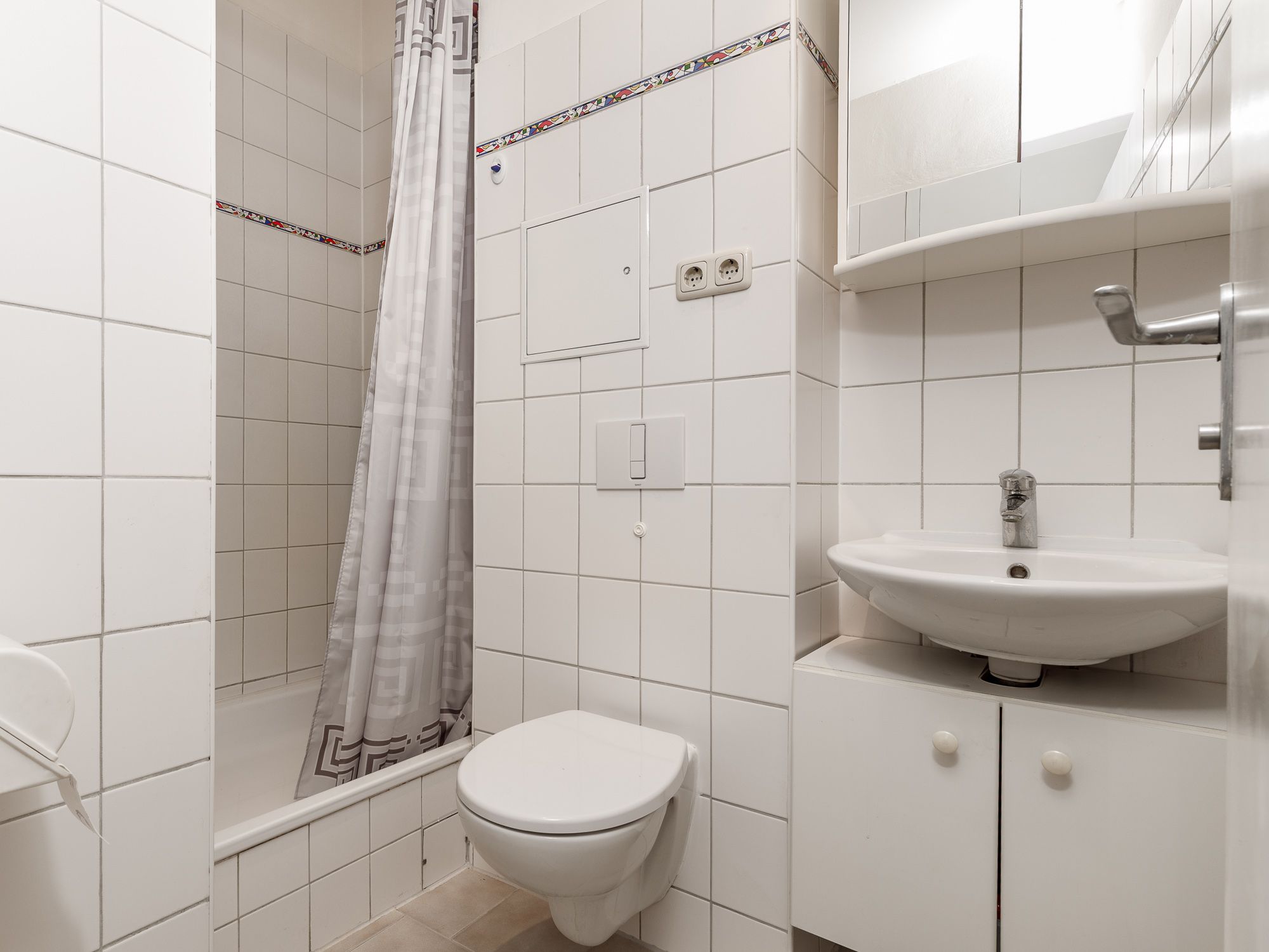Gepflegtes Wannenbad 