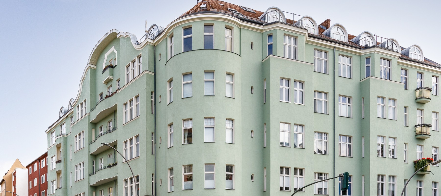 Stately apartment in an old building with separate living quarters, within walking distance of Bayerischer Platz