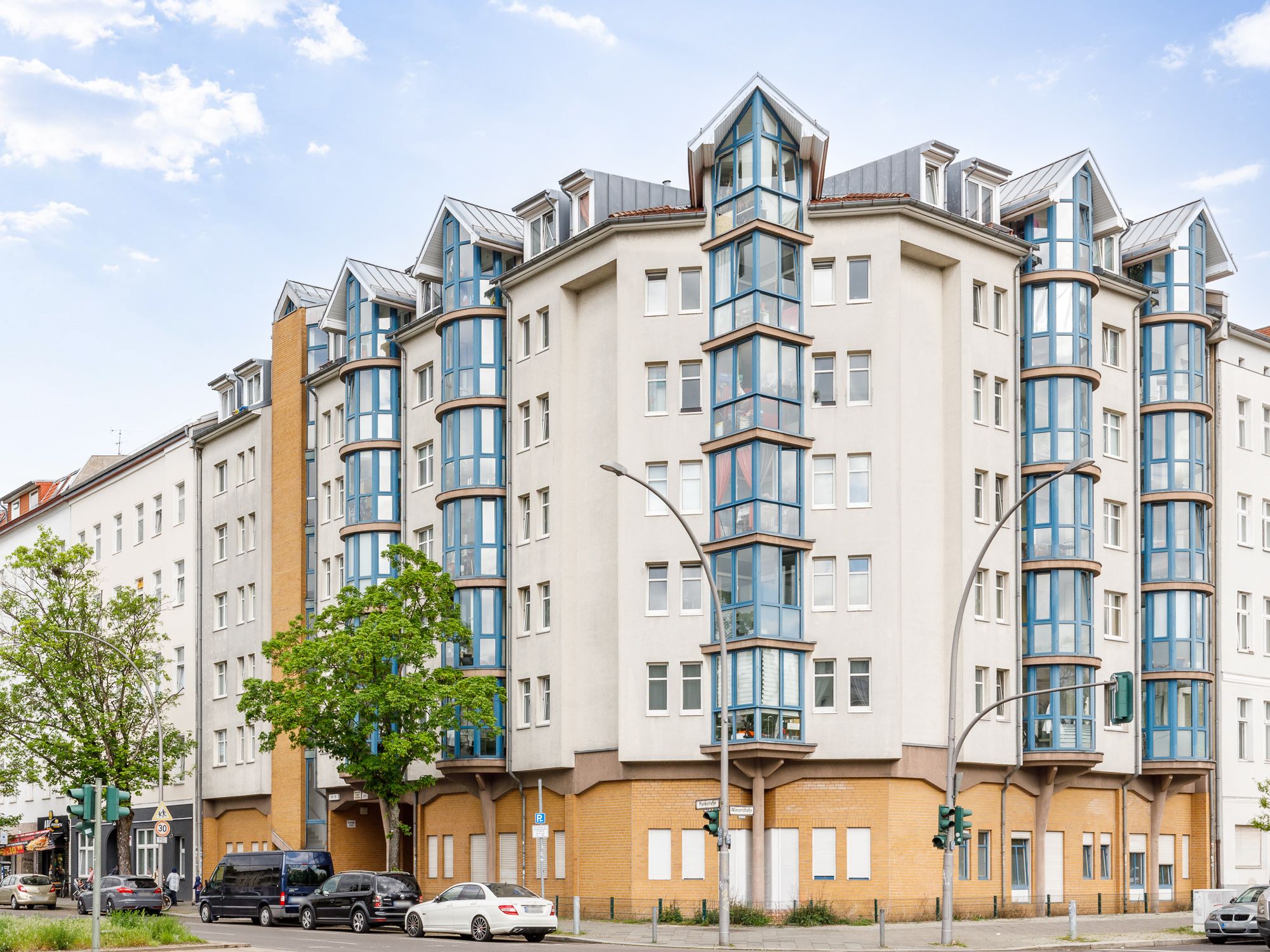 Multi-apartment-house in Wedding 