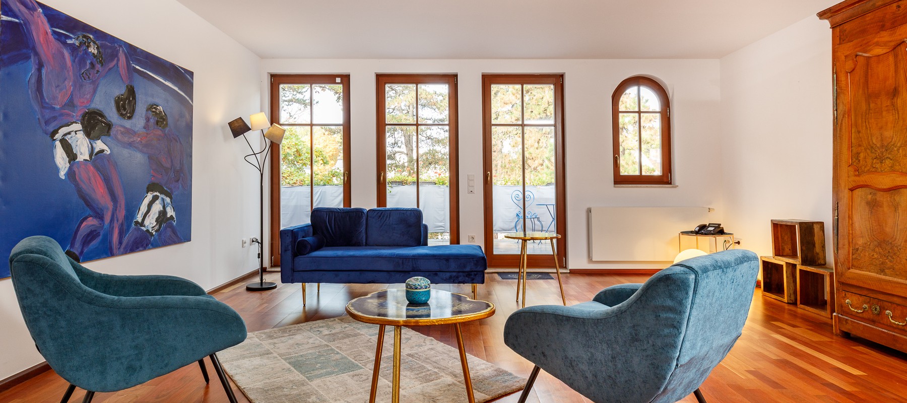 Repräsentatives Wohnzimmer mit Terrasse Repräsentatives Wohnzimmer mit Terrasse