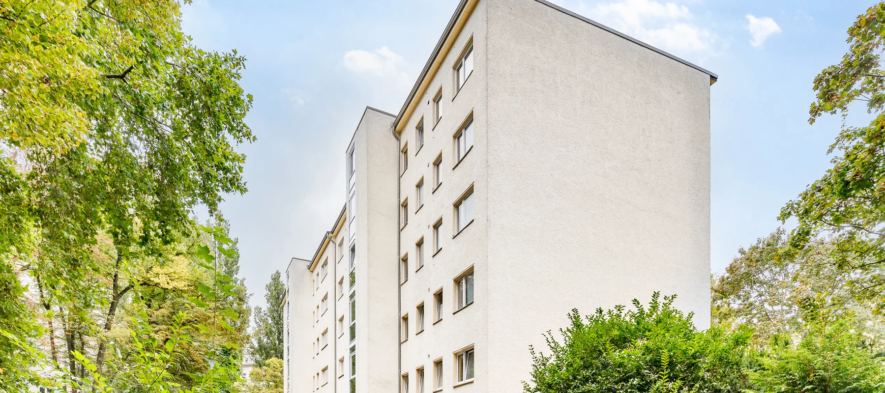 Quiet flat with good room layout, balcony and parking space available in Stephankiez