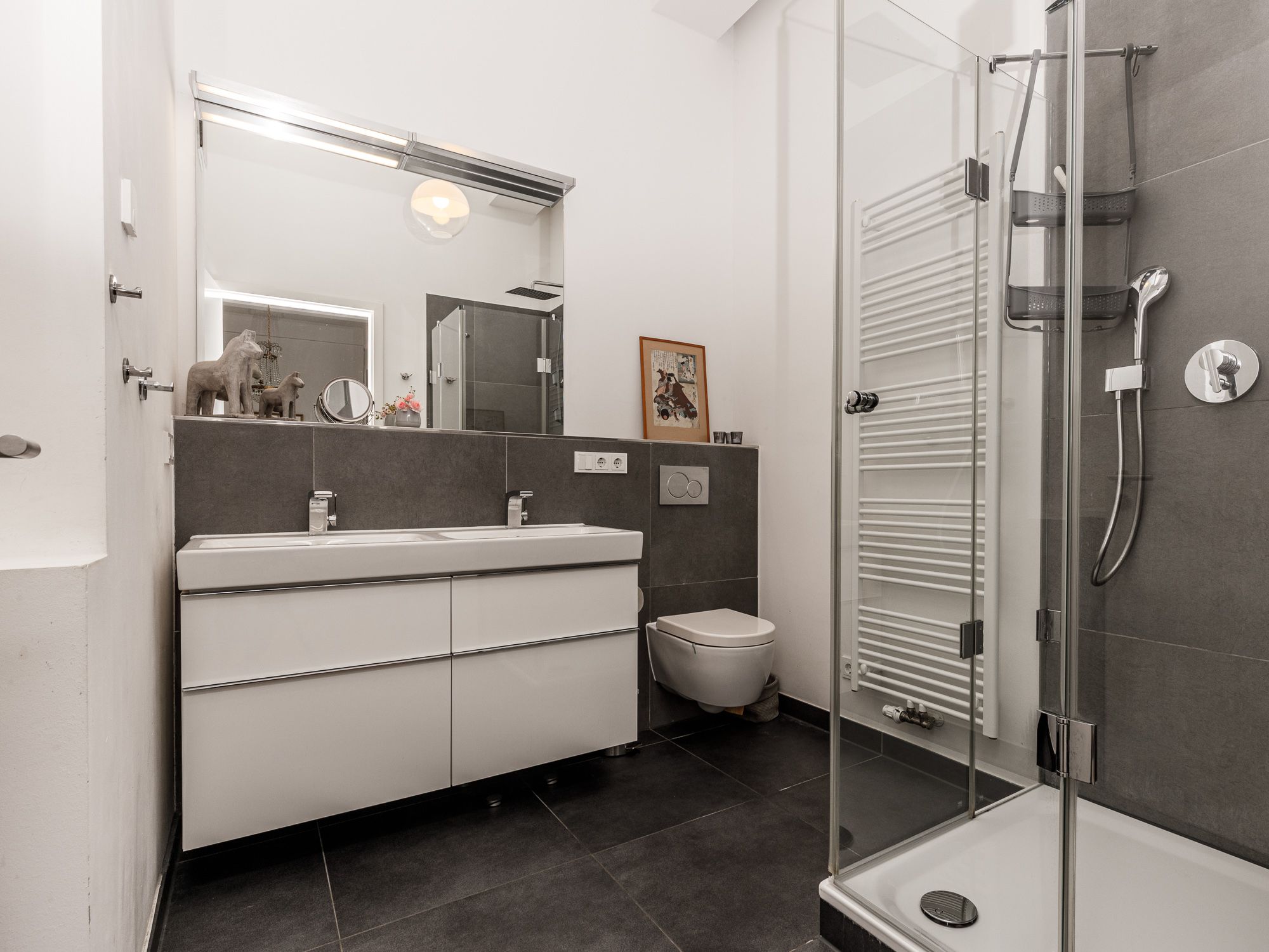 Innenliegendes Bad mit Regendusche 