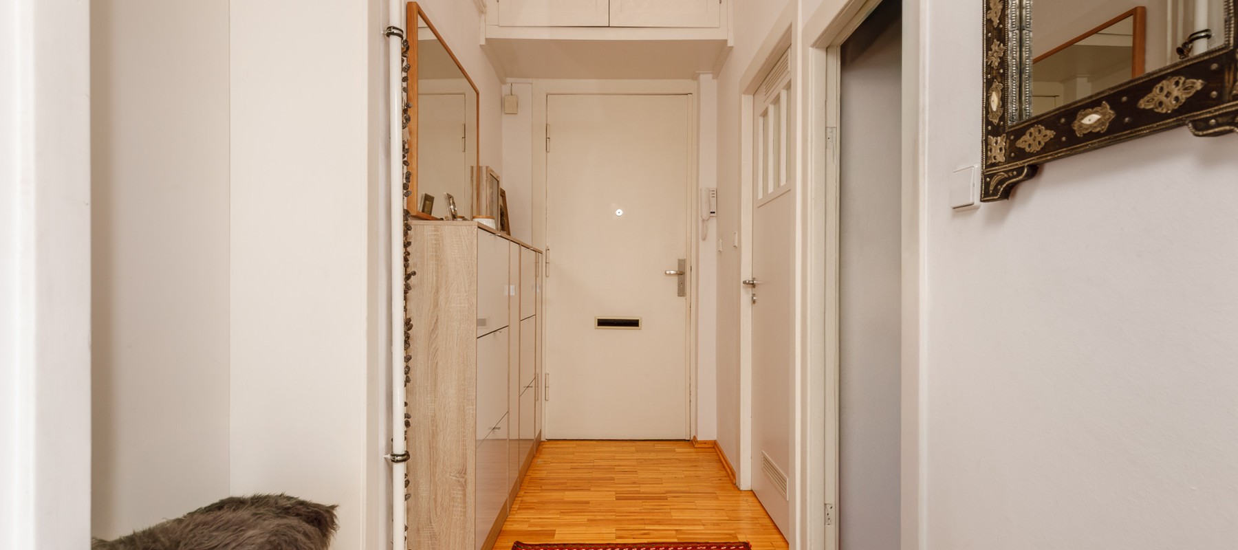 Eingangsbereich und Flur Eingangsbereich und Flur