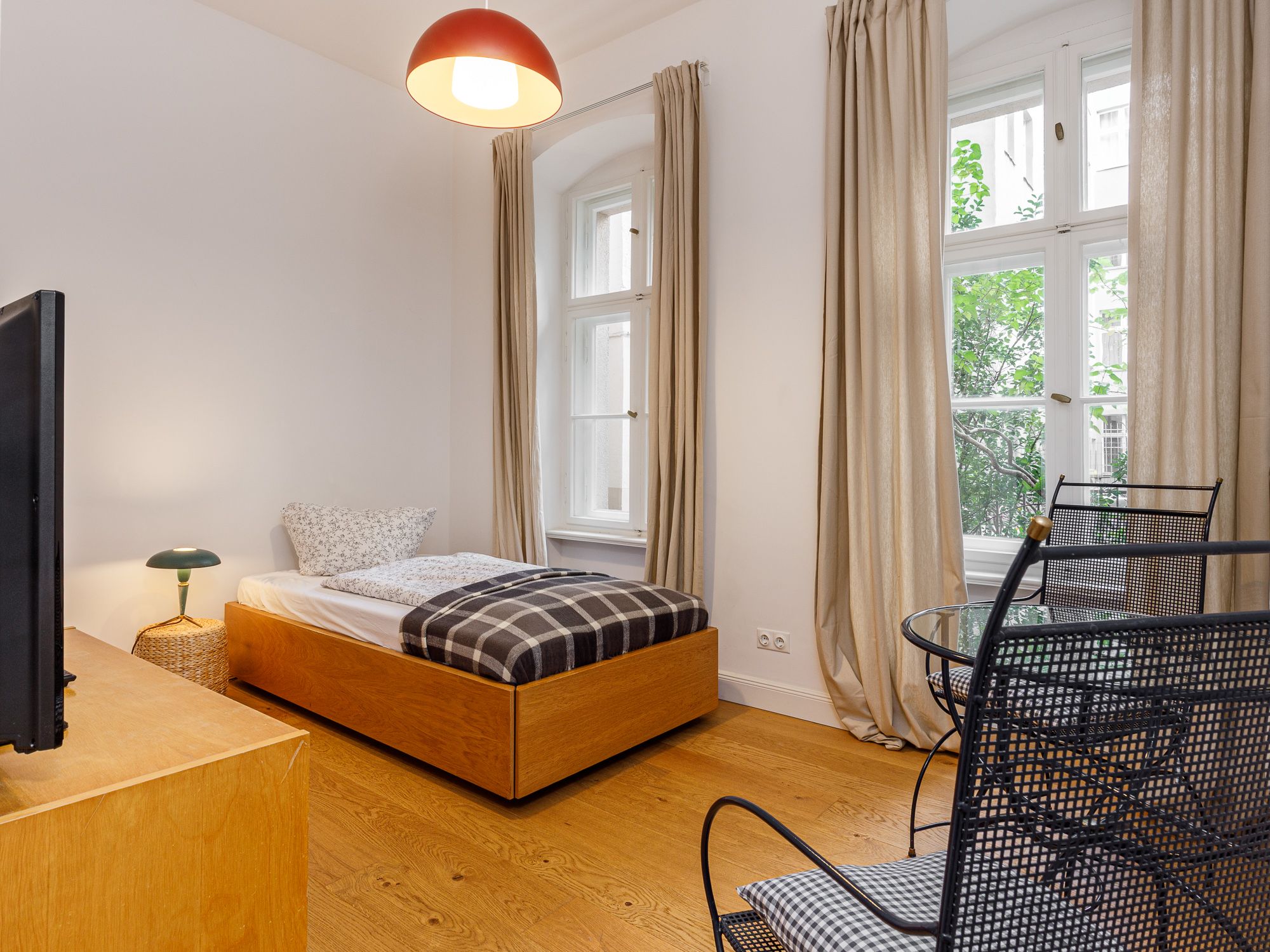 Großzügiges Schlafzimmer mit Ankleide & Bad 