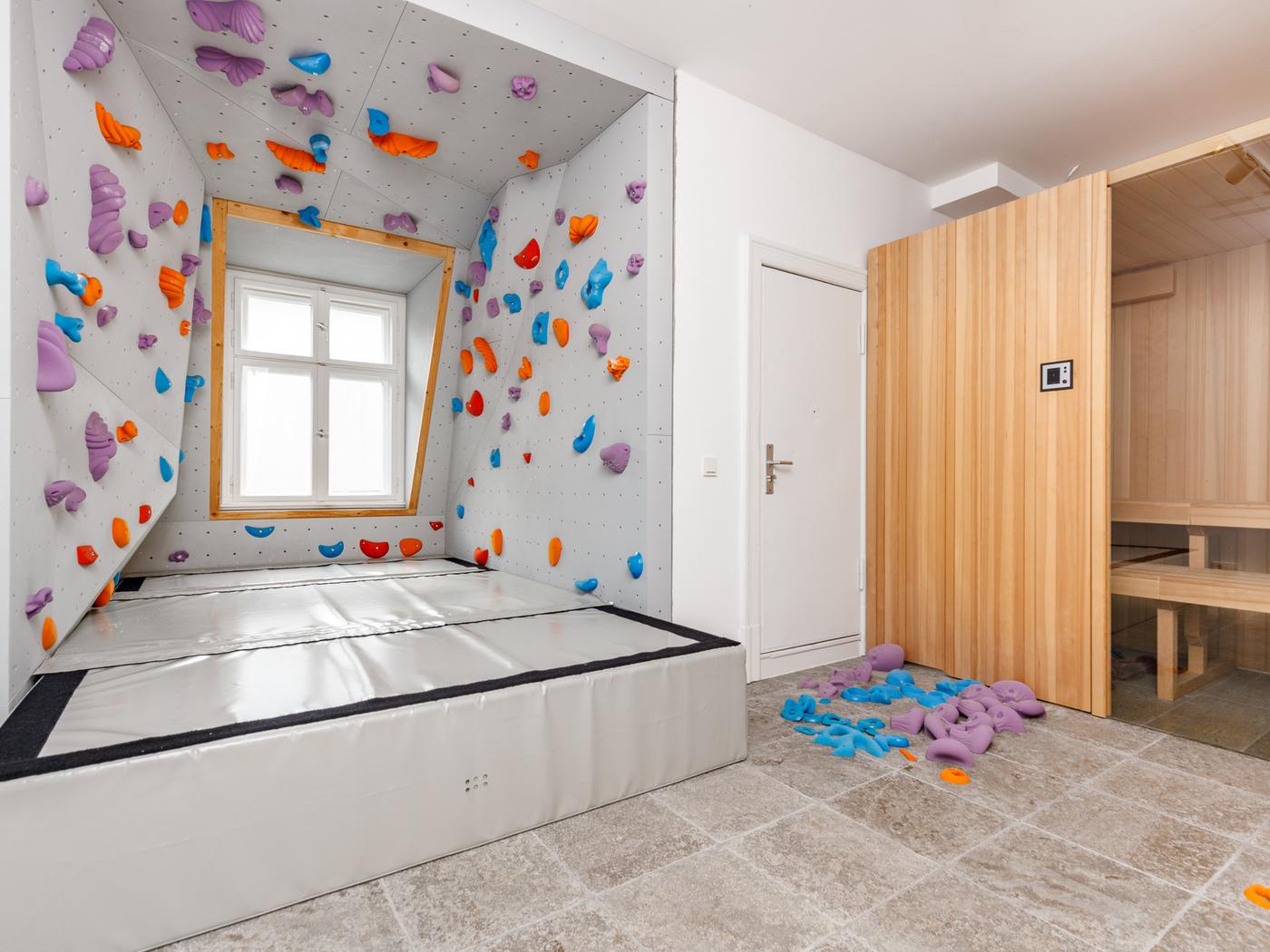 Herrschaftliche Altbauwohnung mit Einliegerbereich fußläufig zum Bayerischen Platz