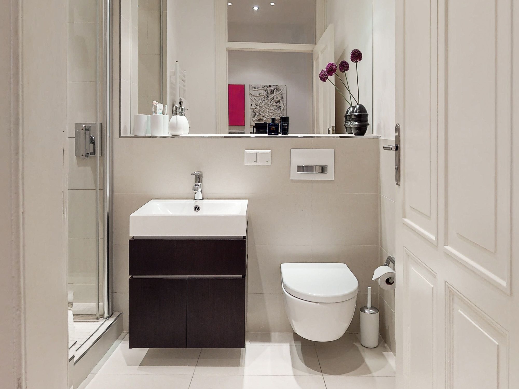 Hochwertiges Duschbad mit Hänge-WC