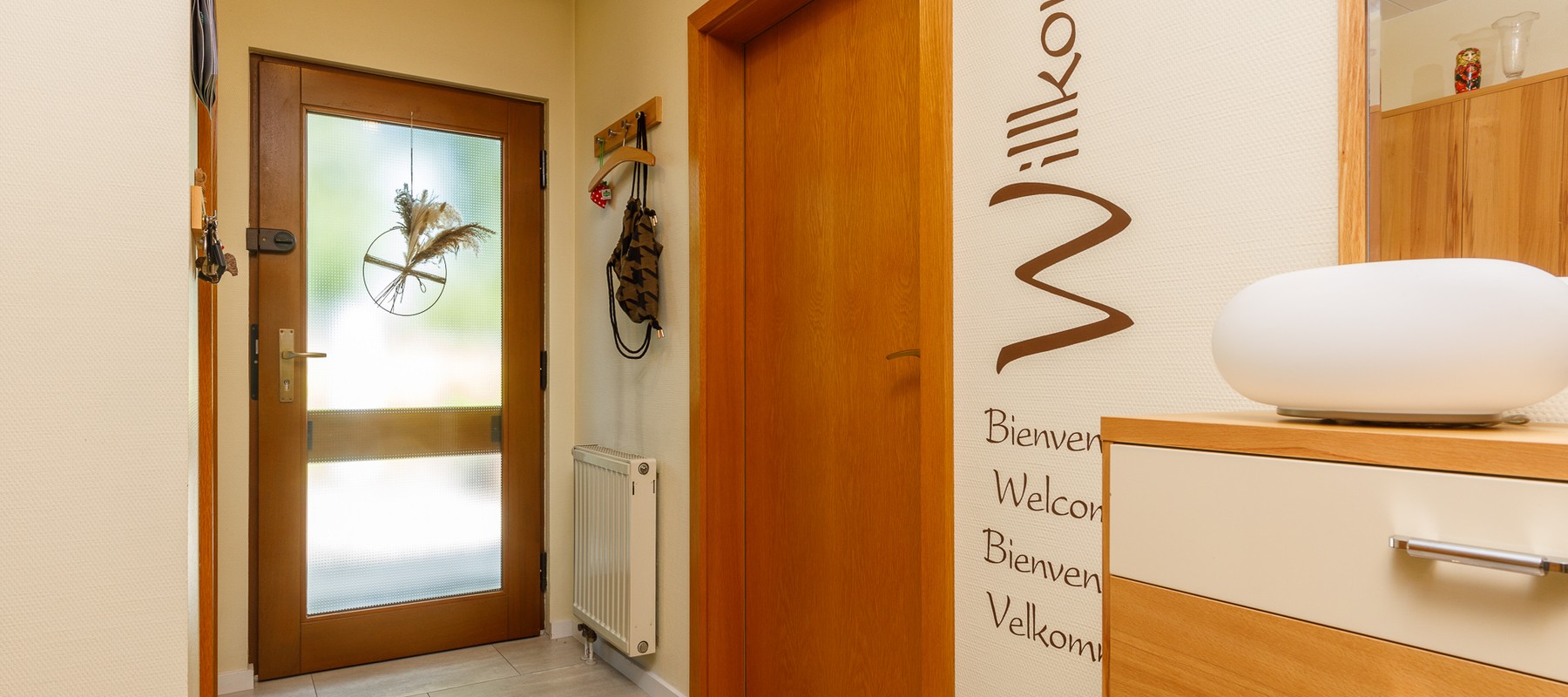 Hauseingang mit Sicherheitstür Hauseingang mit Sicherheitstür