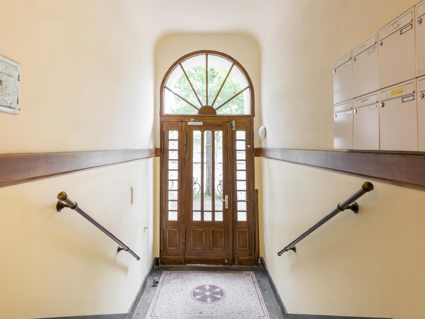 Eingangsbereich mit Mosaikfußboden  Eingangsbereich mit Mosaikfußboden