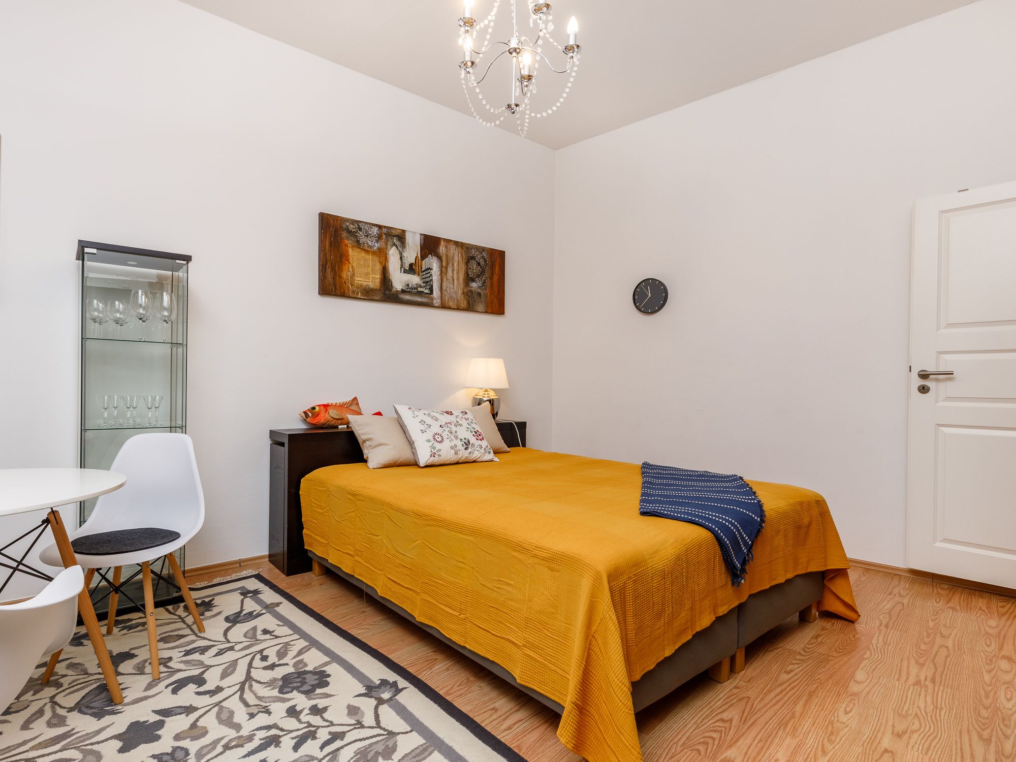 Boxspringbett mit Stauraum 