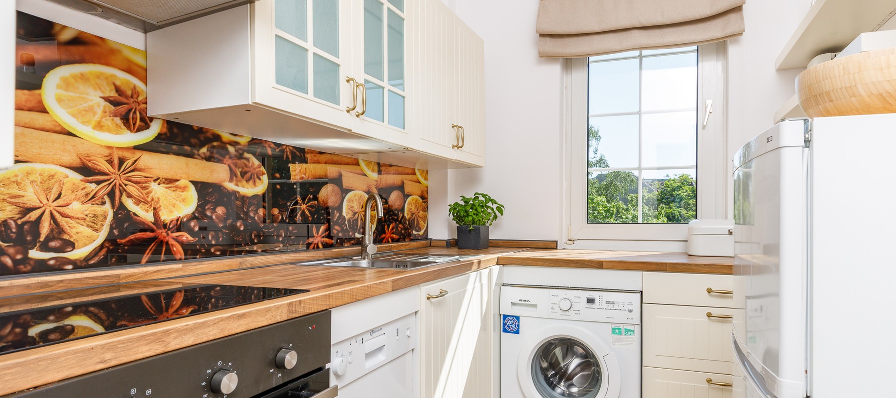 Neuwertige Einbauküche mit Vollausstattung Neuwertige Einbauküche mit Vollausstattung