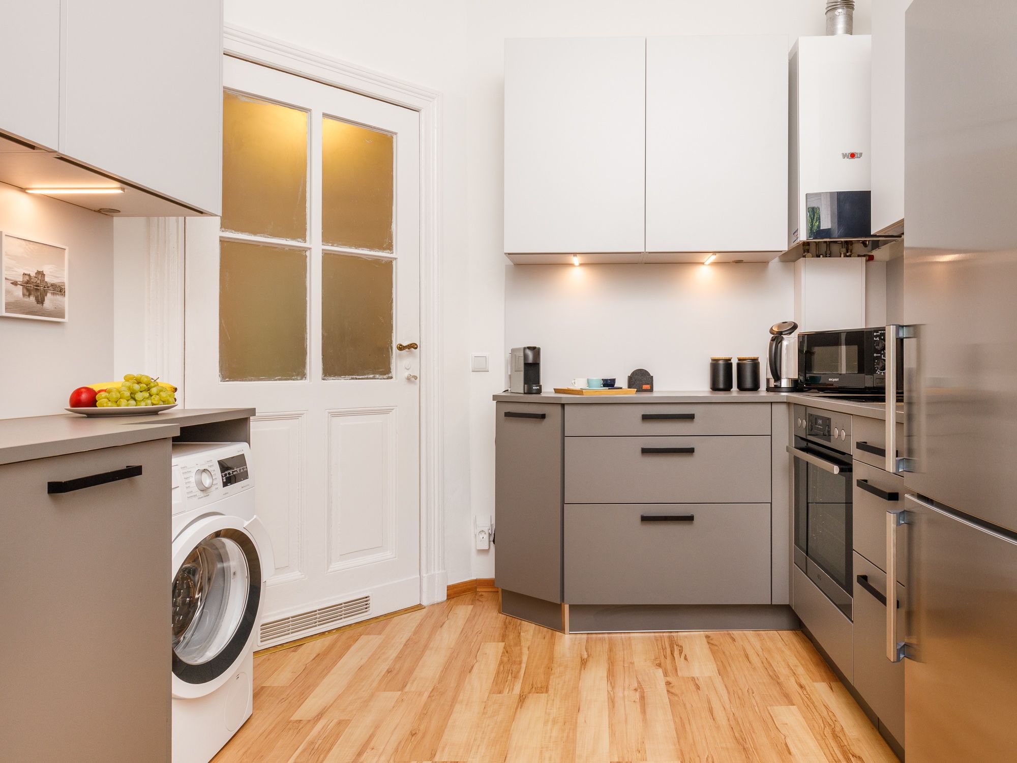 Offene Raumgestaltung mit hochwertigem Interior 