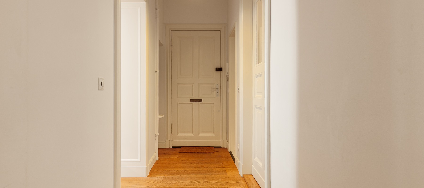 Großzügiger Flur mit viel Platz Großzügiger Flur mit viel Platz