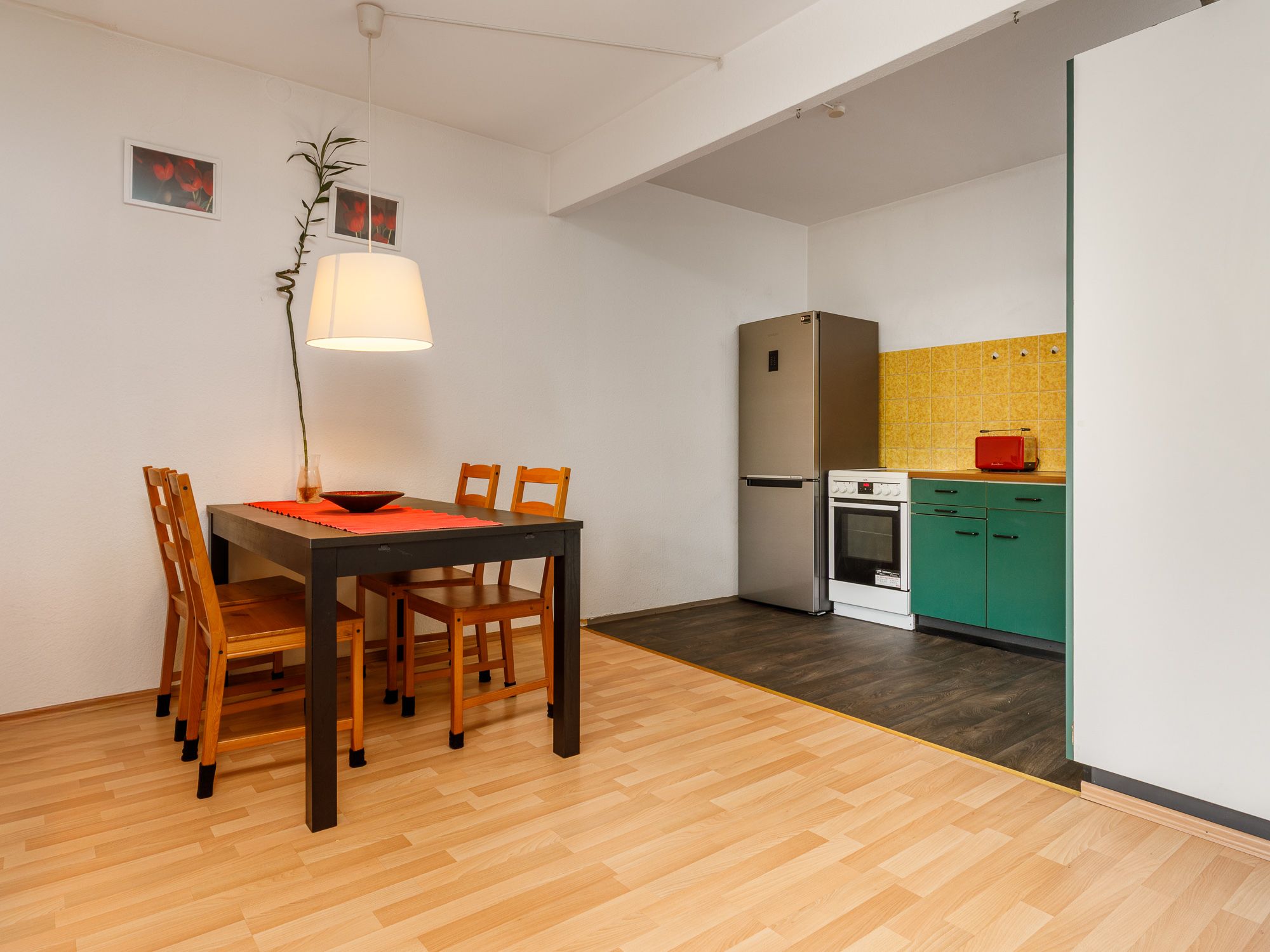 Wohn- und Essbereich mit offener Küche 