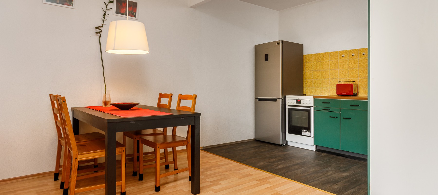 Wohn- und Essbereich mit offener Küche Wohn- und Essbereich mit offener Küche