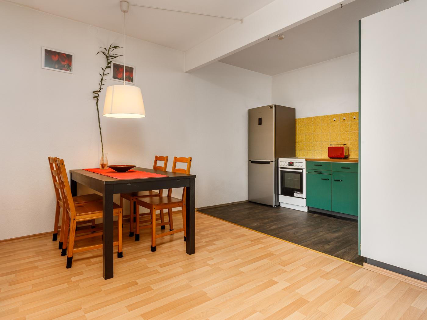 Wohn- und Essbereich mit offener Küche Wohn- und Essbereich mit offener Küche