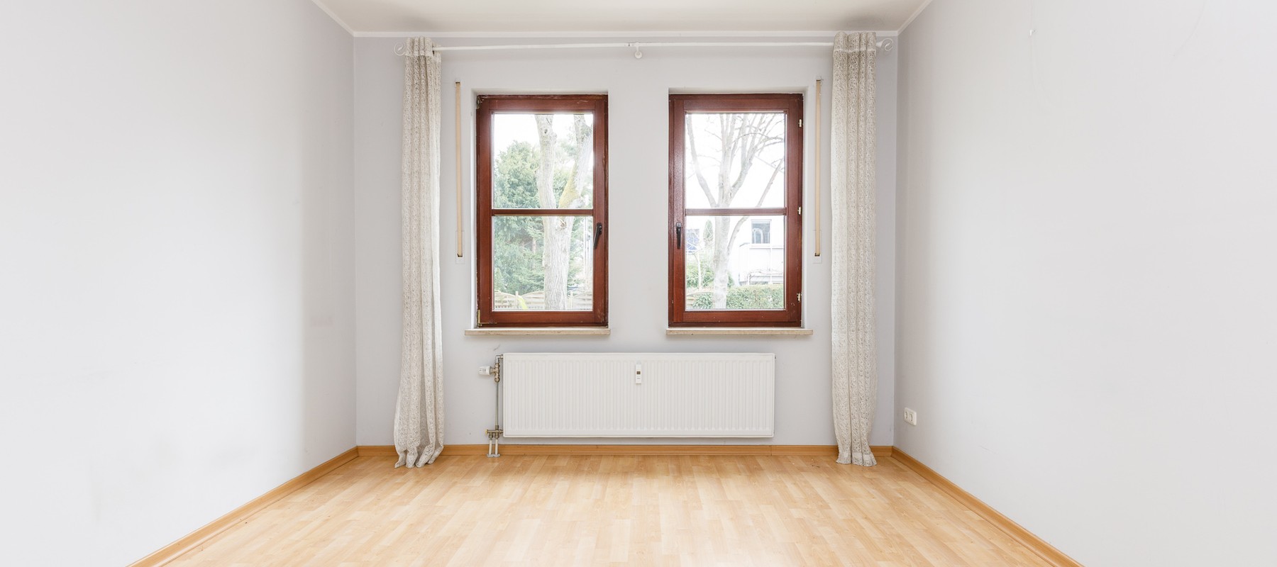 Bedroom overlooking the inner courtyard Bedroom overlooking the inner courtyard