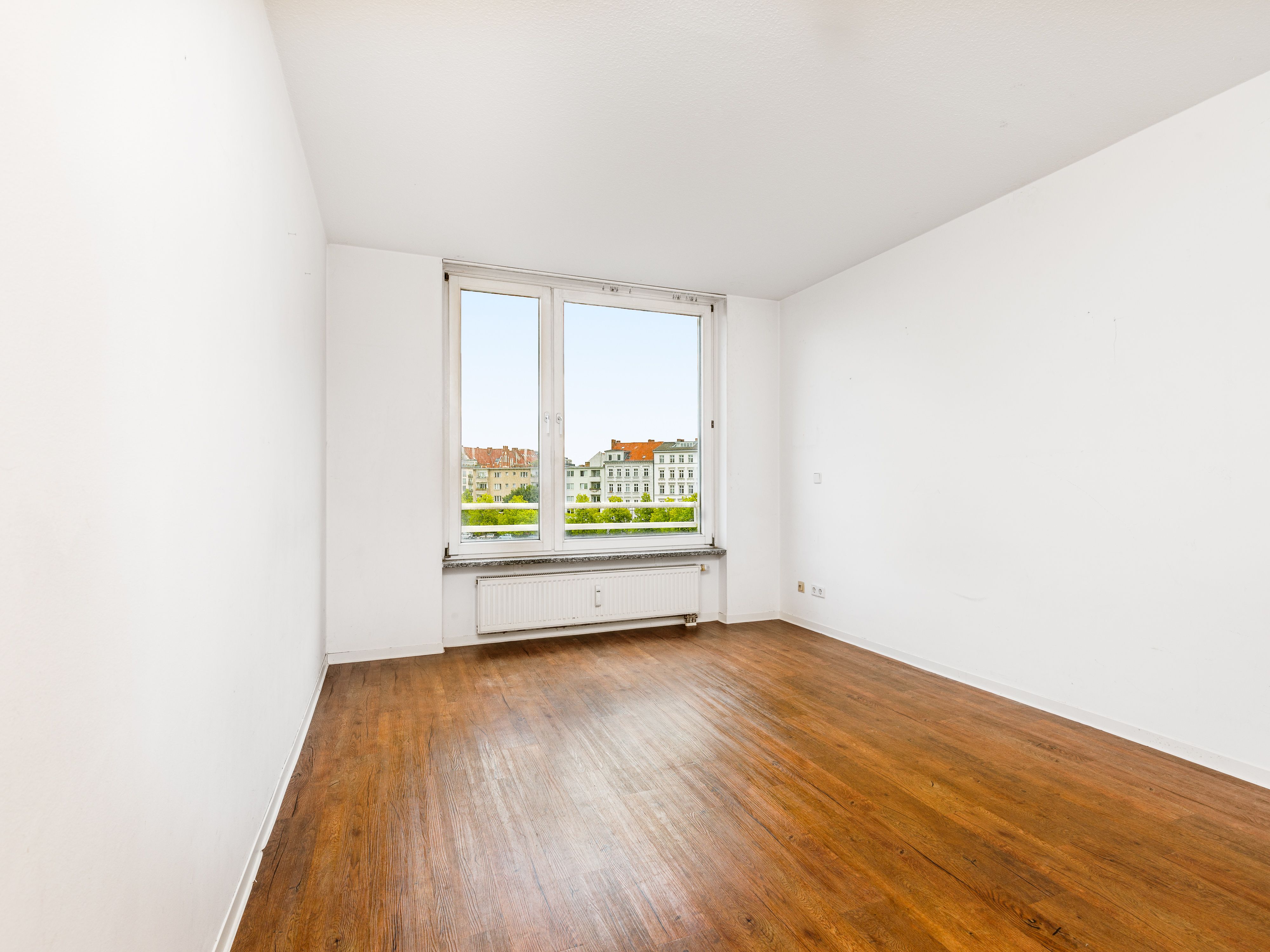 Schlafzimmer mit Blick in den Garten