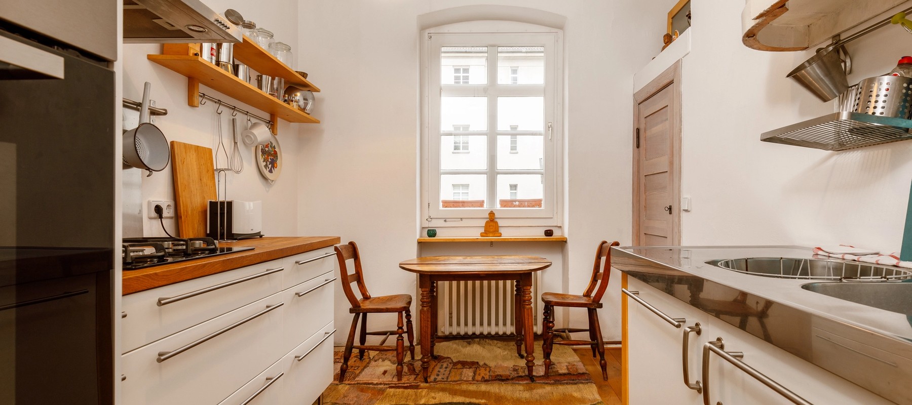 Vollausgestattete Einbauküche mit viel Stauraum Vollausgestattete Einbauküche mit viel Stauraum