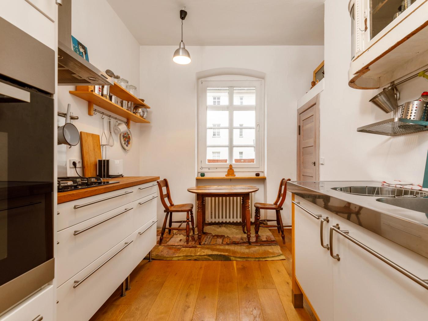 Vollausgestattete Einbauküche mit viel Stauraum Vollausgestattete Einbauküche mit viel Stauraum