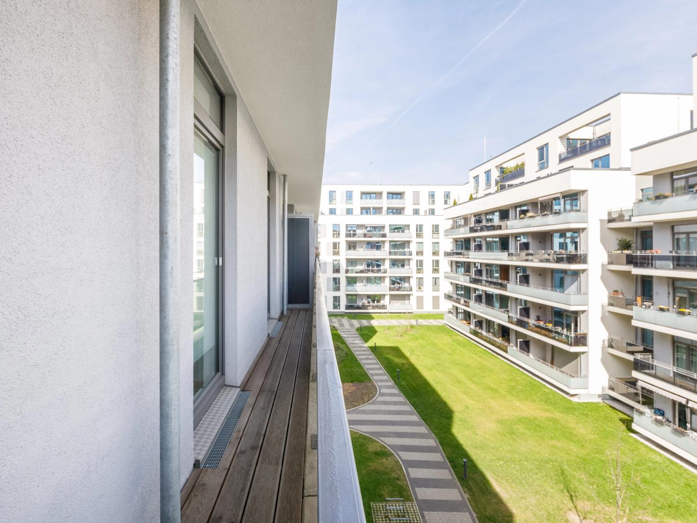 Blick vom Balkon in den Gemeinschaftsgarten  Blick vom Balkon in den Gemeinschaftsgarten