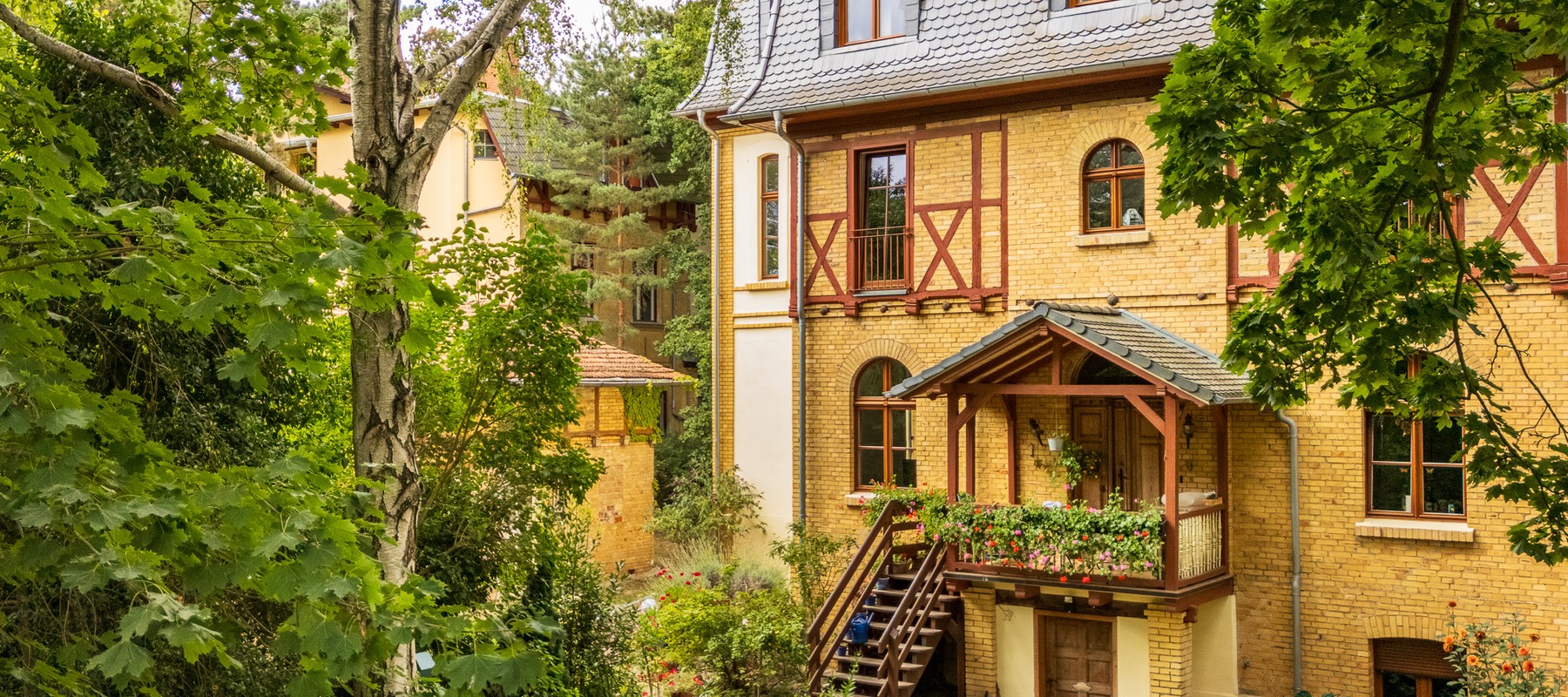Kernsanierte Fachwerkvilla am Teltowkanal mit hochwertiger Ausstattung, exklusiver Wasserlage und idyllischem Gartenbereich Kernsanierte Fachwerkvilla am Teltowkanal mit hochwertiger Ausstattung, exklusiver Wasserlage und idyllischem Gartenbereich
