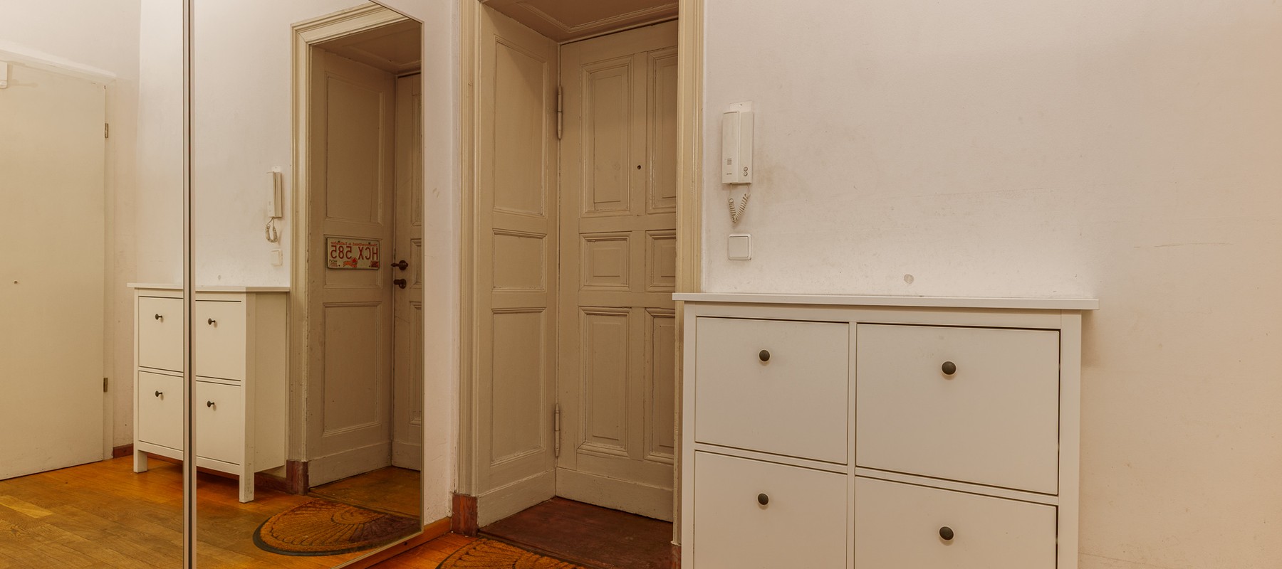 Eingangsbereich mit Kleiderschrank Eingangsbereich mit Kleiderschrank