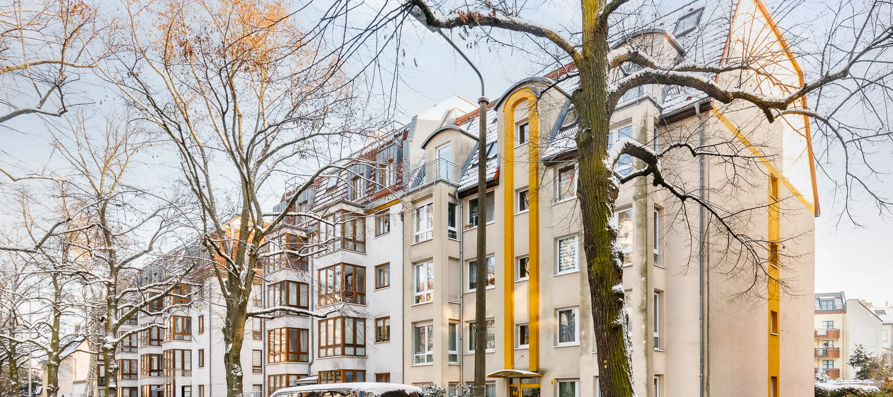 Ruhige Dachgeschoss-Maisonette am Brosepark mit zwei Balkonen und eigener Garage