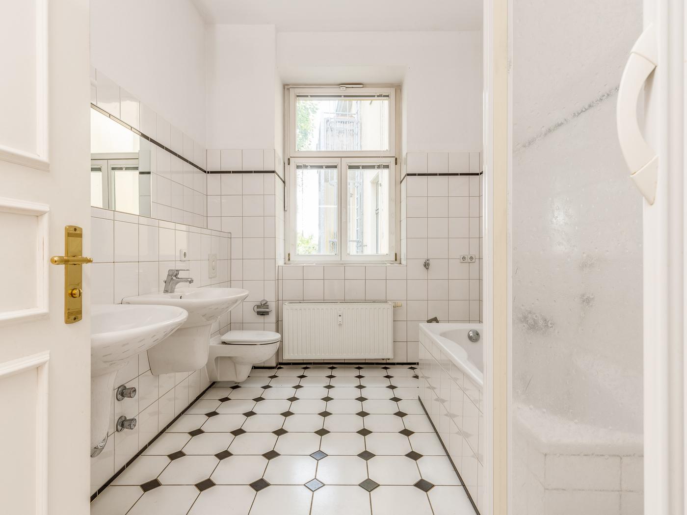 Tagesbelichtetes Vollbad mit Dusche & Wanne Tagesbelichtetes Vollbad mit Dusche & Wanne