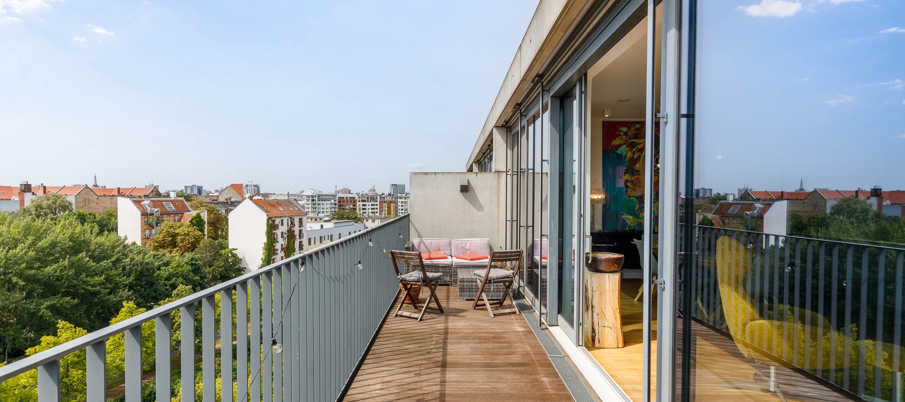 Herrliche Rundum-Terrasse mit Blick aufs Engelbecken Herrliche Rundum-Terrasse mit Blick aufs Engelbecken